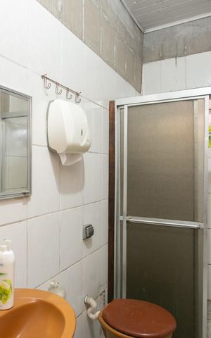 Casa à venda com 150m², 2 quartos e 3 vagas Casa à venda com 150m², 2 quartos e 3 vagasBanheiro social 2
