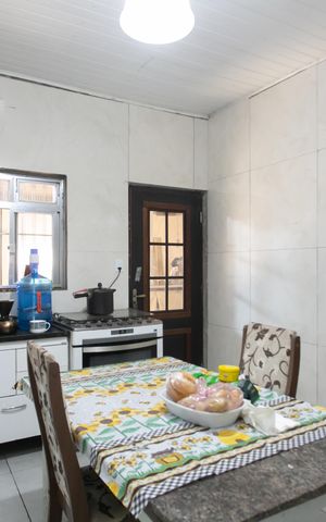 Casa à venda com 150m², 2 quartos e 3 vagas Casa à venda com 150m², 2 quartos e 3 vagasCozinha