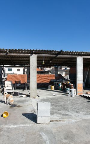 Casa à venda com 150m², 2 quartos e 3 vagas Casa à venda com 150m², 2 quartos e 3 vagasTerraço