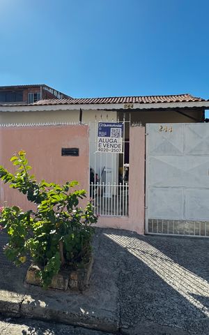 Casa à venda com 150m², 2 quartos e 3 vagas Casa à venda com 150m², 2 quartos e 3 vagasFachada