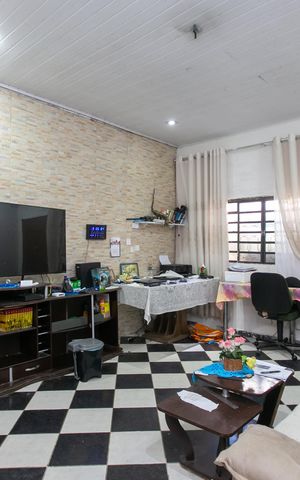 Casa à venda com 150m², 2 quartos e 3 vagas Casa à venda com 150m², 2 quartos e 3 vagasSala