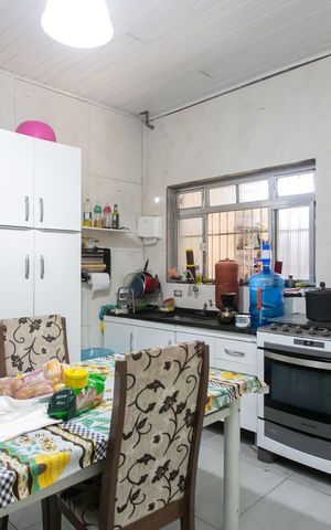 Casa à venda com 150m², 2 quartos e 3 vagas Casa à venda com 150m², 2 quartos e 3 vagasCozinha