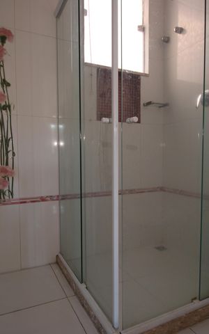 Casa de condomínio à venda com 200m², 4 quartos e 3 vagasBanheiro Social