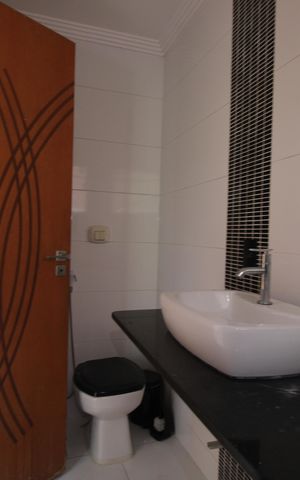 Casa de condomínio à venda com 200m², 4 quartos e 3 vagasBanheiro da Suíte 1