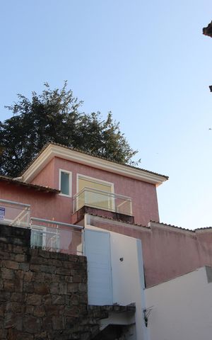 Casa de condomínio à venda com 200m², 4 quartos e 3 vagasFachada