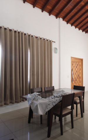 Casa de condomínio à venda com 200m², 4 quartos e 3 vagasSala