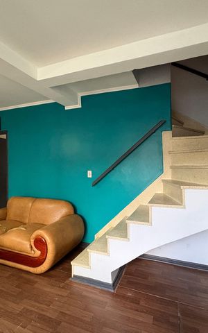 Casa à venda com 120m², 3 quartos e 2 vagas Casa à venda com 120m², 3 quartos e 2 vagasSala