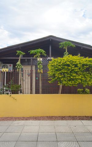 Casa à venda com 215m², 2 quartos e 4 vagasFachada