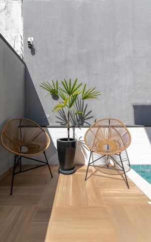 Casa à venda com 300m², 3 quartos e 2 vagas Casa à venda com 300m², 3 quartos e 2 vagasPiscina