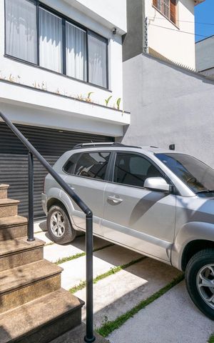 Casa à venda com 300m², 3 quartos e 2 vagas Casa à venda com 300m², 3 quartos e 2 vagasGaragem