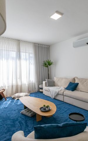 Casa à venda com 300m², 3 quartos e 2 vagas Casa à venda com 300m², 3 quartos e 2 vagasSala