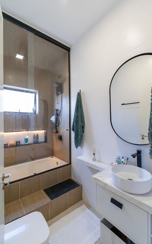 Casa à venda com 300m², 3 quartos e 2 vagas Casa à venda com 300m², 3 quartos e 2 vagasBanheiro da suíte 1