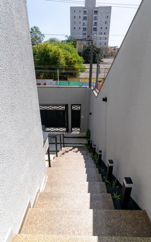 Casa à venda com 300m², 3 quartos e 2 vagas Casa à venda com 300m², 3 quartos e 2 vagasEntrada