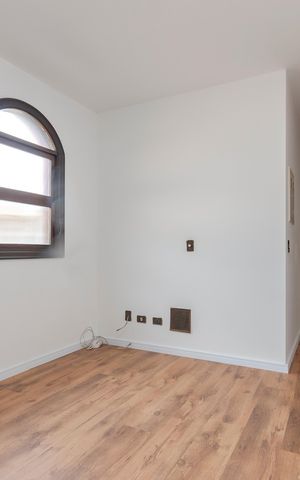 Casa à venda com 393m², 4 quartos e 2 vagas Casa à venda com 393m², 4 quartos e 2 vagasHall dos Quartos