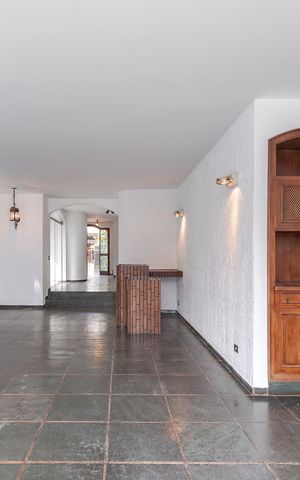 Casa à venda com 393m², 4 quartos e 2 vagas Casa à venda com 393m², 4 quartos e 2 vagasSala