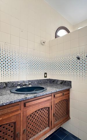 Casa à venda com 393m², 4 quartos e 2 vagasBanheiro