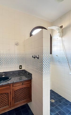Casa à venda com 393m², 4 quartos e 2 vagasBanheiro