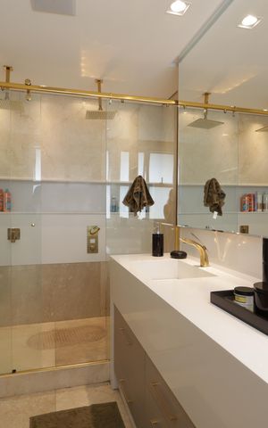 Apartamento para alugar com 180m², 2 quartos e 3 vagasBanheiro da Suíte 1