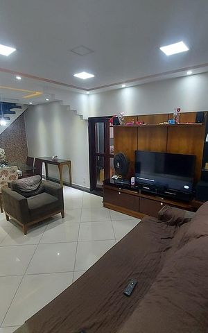 Casa à venda com 240m², 3 quartos e 1 vaga Casa à venda com 240m², 3 quartos e 1 vagaSala