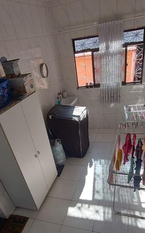 Casa à venda com 240m², 3 quartos e 1 vaga Casa à venda com 240m², 3 quartos e 1 vagaÁrea de Serviço