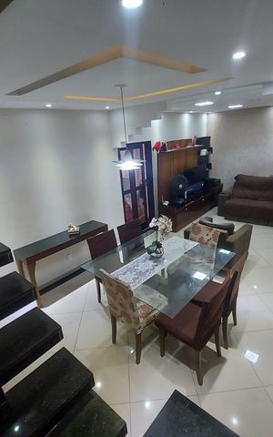 Casa à venda com 240m², 3 quartos e 1 vaga Casa à venda com 240m², 3 quartos e 1 vagaSala