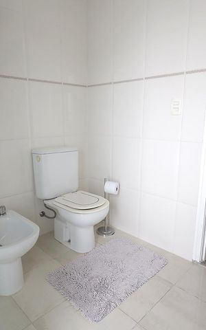 Apartamento à venda com 272m², 4 quartos e 3 vagas Apartamento à venda com 272m², 4 quartos e 3 vagasBanheiro 2