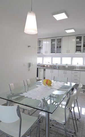 Apartamento à venda com 272m², 4 quartos e 3 vagas Apartamento à venda com 272m², 4 quartos e 3 vagasCozinha