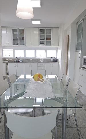 Apartamento à venda com 272m², 4 quartos e 3 vagas Apartamento à venda com 272m², 4 quartos e 3 vagasCozinha