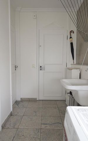 Apartamento à venda com 272m², 4 quartos e 3 vagas Apartamento à venda com 272m², 4 quartos e 3 vagasÁrea de Serviço