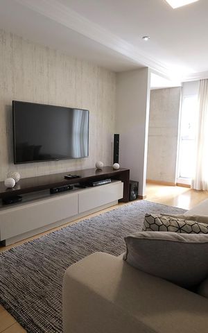 Apartamento à venda com 272m², 4 quartos e 3 vagas Apartamento à venda com 272m², 4 quartos e 3 vagasSala de TV