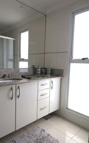 Apartamento à venda com 272m², 4 quartos e 3 vagas Apartamento à venda com 272m², 4 quartos e 3 vagasBanheiro 2
