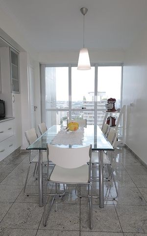 Apartamento à venda com 272m², 4 quartos e 3 vagas Apartamento à venda com 272m², 4 quartos e 3 vagasCozinha