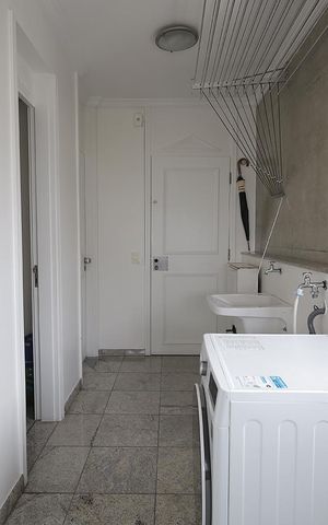Apartamento à venda com 272m², 4 quartos e 3 vagas Apartamento à venda com 272m², 4 quartos e 3 vagasÁrea de Serviço