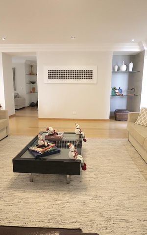 Apartamento à venda com 272m², 4 quartos e 3 vagas Apartamento à venda com 272m², 4 quartos e 3 vagasSala