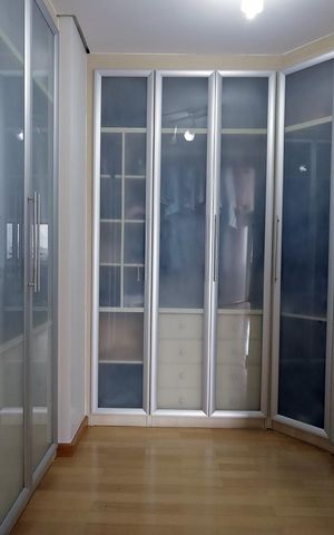Apartamento à venda com 272m², 4 quartos e 3 vagas Apartamento à venda com 272m², 4 quartos e 3 vagasCloset