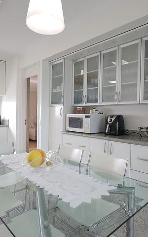 Apartamento à venda com 272m², 4 quartos e 3 vagas Apartamento à venda com 272m², 4 quartos e 3 vagasCozinha