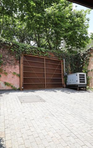 Casa à venda com 715m², 4 quartos e 8 vagasGaragem
