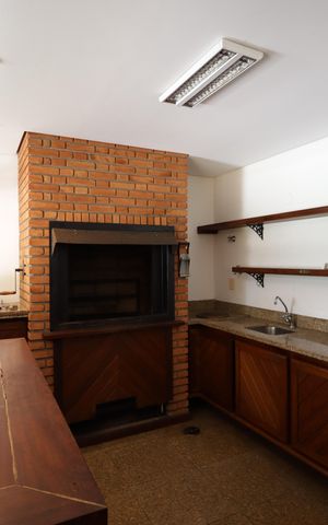 Casa à venda com 715m², 4 quartos e 8 vagasÁrea comum - Churrasqueira