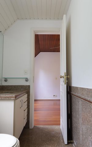 Casa à venda com 715m², 4 quartos e 8 vagasBanheiro da Suíte 3