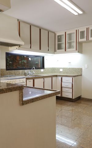Casa à venda com 715m², 4 quartos e 8 vagasCozinha