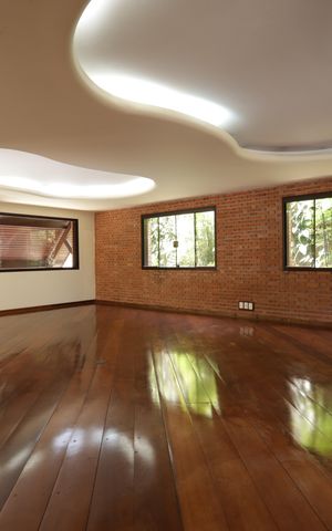 Casa à venda com 715m², 4 quartos e 8 vagasSala