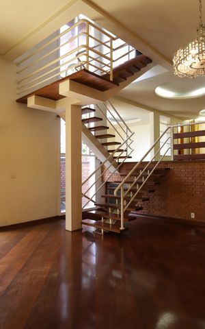 Casa à venda com 715m², 4 quartos e 8 vagasSala