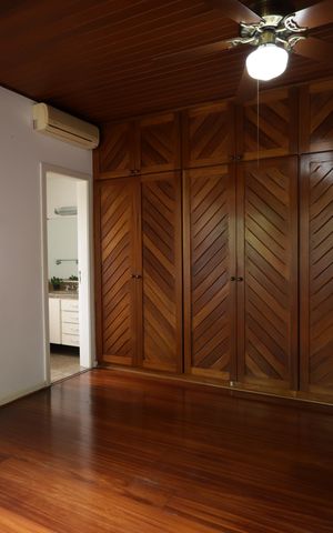 Casa à venda com 715m², 4 quartos e 8 vagasSuíte 2