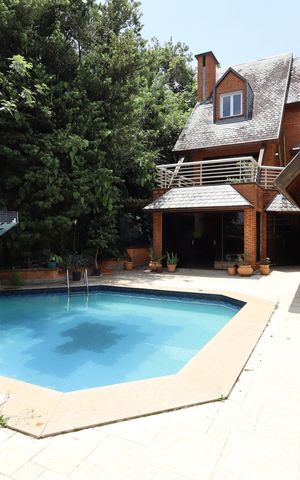 Casa à venda com 715m², 4 quartos e 8 vagasÁrea comum - Piscina