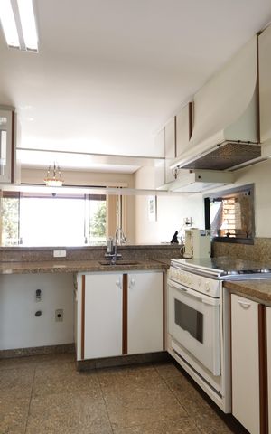 Casa à venda com 715m², 4 quartos e 8 vagasCozinha