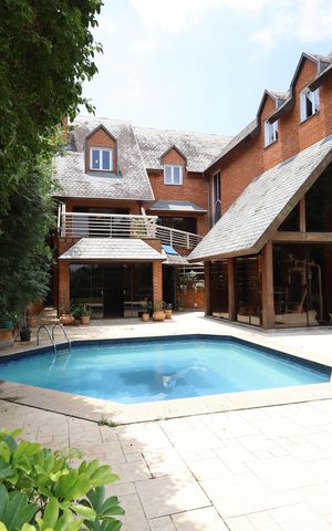 Casa à venda com 715m², 4 quartos e 8 vagasÁrea comum - Piscina