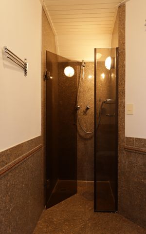 Casa à venda com 715m², 4 quartos e 8 vagasBanheiro da Suíte 4