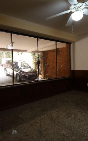 Casa à venda com 715m², 4 quartos e 8 vagasQuarto de Serviço