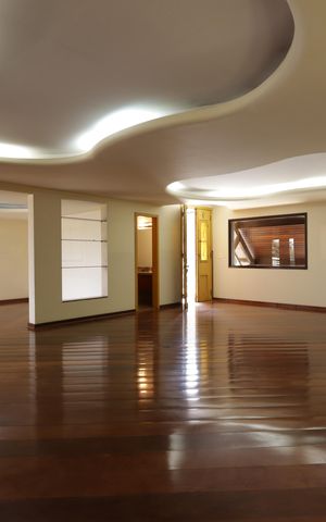 Casa à venda com 715m², 4 quartos e 8 vagasSala