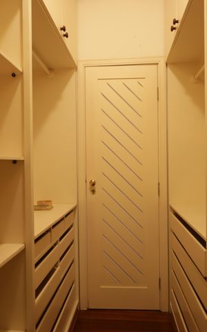 Casa à venda com 715m², 4 quartos e 8 vagasCloset da Suíte 3